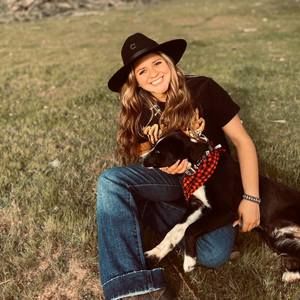 Meet your Posher, Mayeli